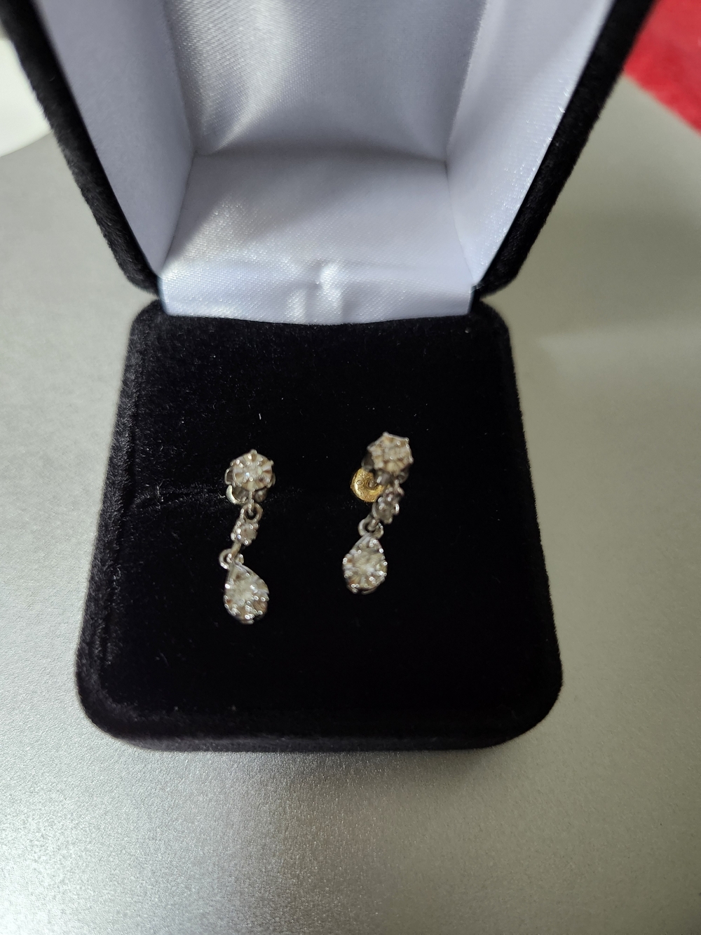 14K White Gold Diamond Drop Earrings
